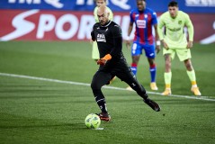 中足联携手西甲联盟，特巴斯任战略顾问开启足球合作新篇章