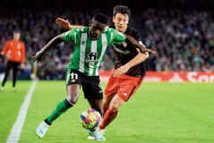 齐达内加盟曼联：皇马名帅战术革新，助力球队复兴