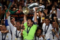 哈兰德受伤引关注，内维斯女友甜美亮相引发足球圈热议